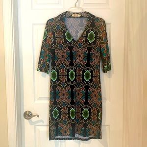 Beautiful dress, excellent condition. Cool and light fabric.